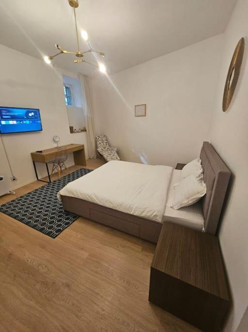 Heart Of City Center 4Br 2Bath 10 Pers Бухарест Экстерьер фото