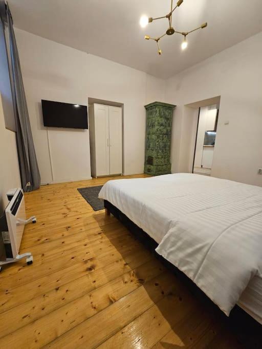 Heart Of City Center 4Br 2Bath 10 Pers Бухарест Экстерьер фото